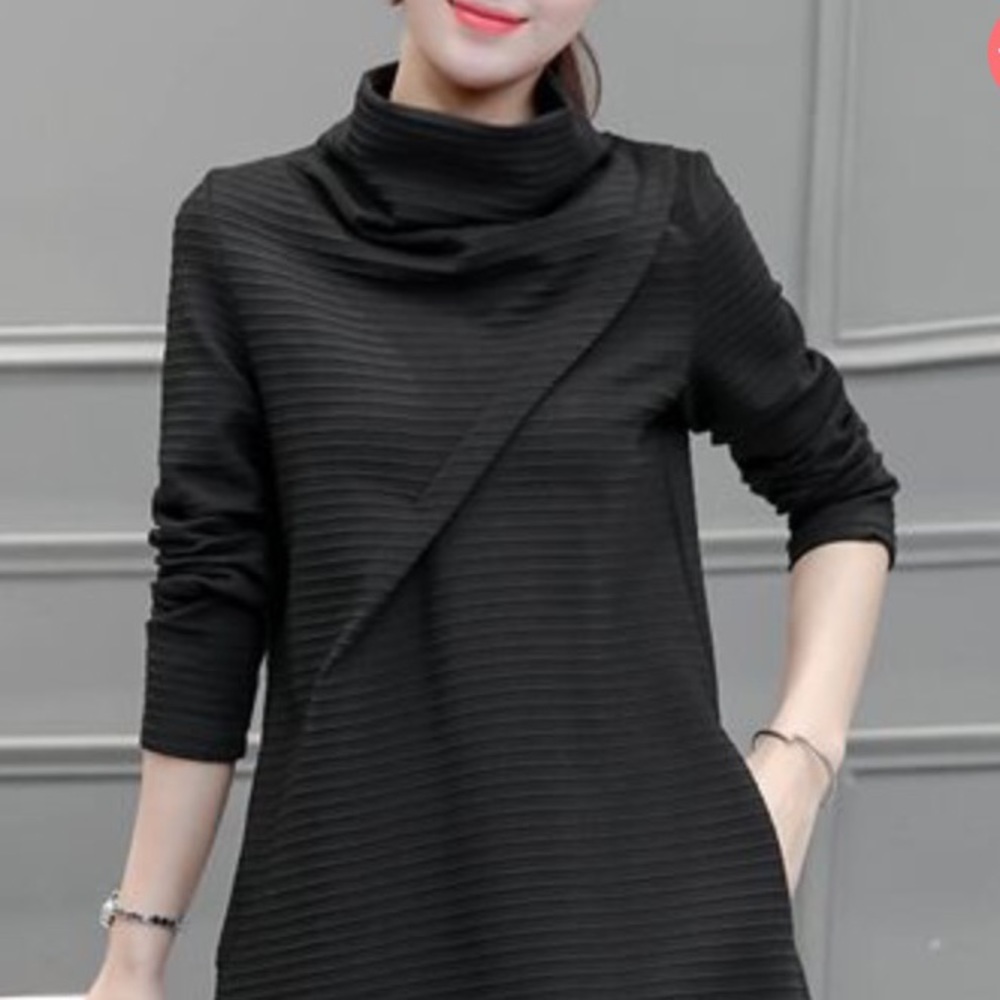 Black textured dress with pockets